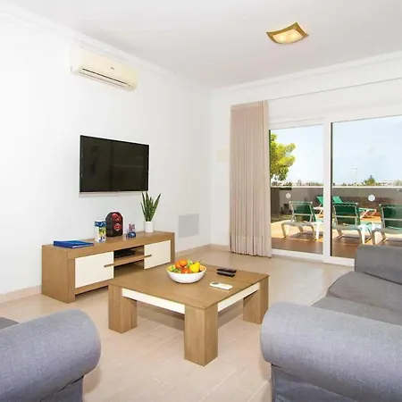 Villa Playa Blanca Sleeps 6 Air Con Wifi *